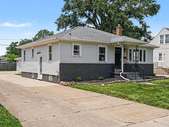 2nd image of 18316 Sherman St
