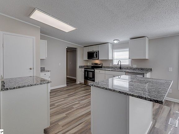 4th image of 132 Kenwood Dr