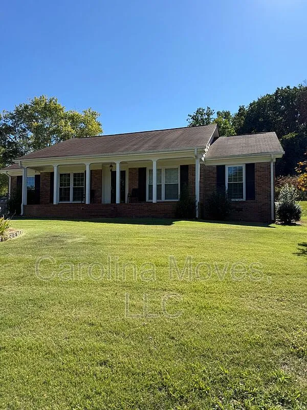 4 bed, 3.0 bath, 2200 sqft, $2,495 — Photo 2