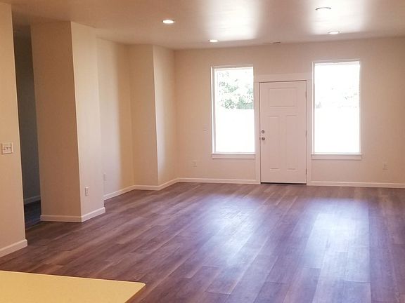 4th image of 106 S Drummond Ln