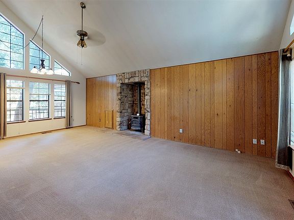 4th image of 16191 Acorn Dr