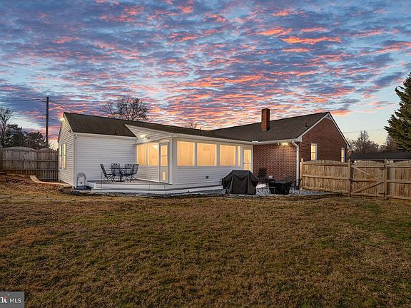 2nd image of 511 Ferry Rd