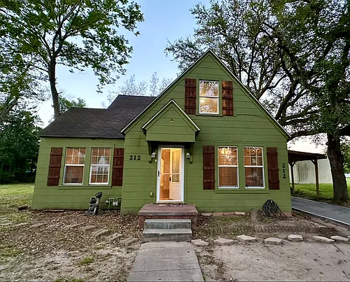 212 W Hunnicutt Ave #1 Photo 1