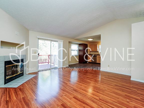 4th image of 777 Wallinger Dr