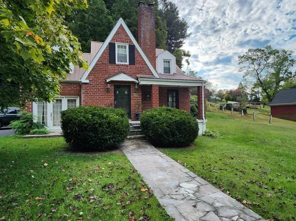 310 Centre Ave NE, Coeburn, VA 24230