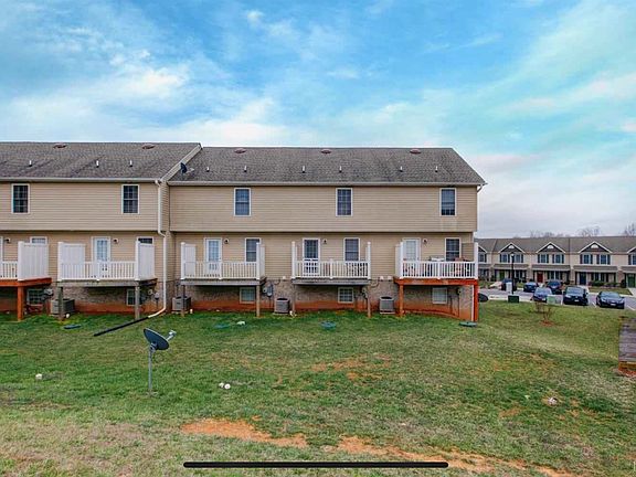 3rd image of 626 Capstone Dr #27