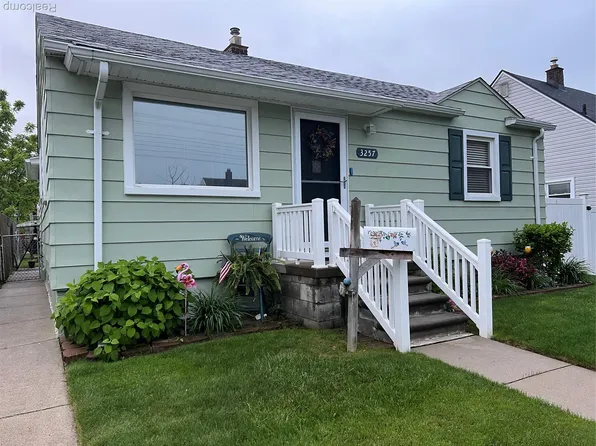 3257 John R St, Trenton, MI 48183