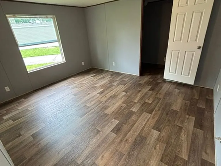 5600 W Kilgore Ave — Photo 19