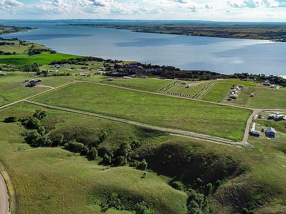 4th image of 213 Beaver Bay Trl