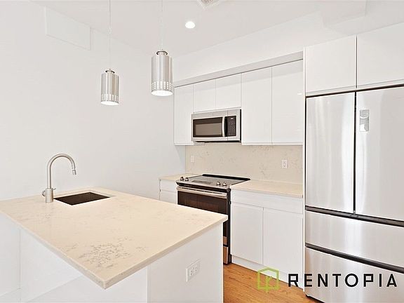 4th image of 59 Montrose Ave #4R