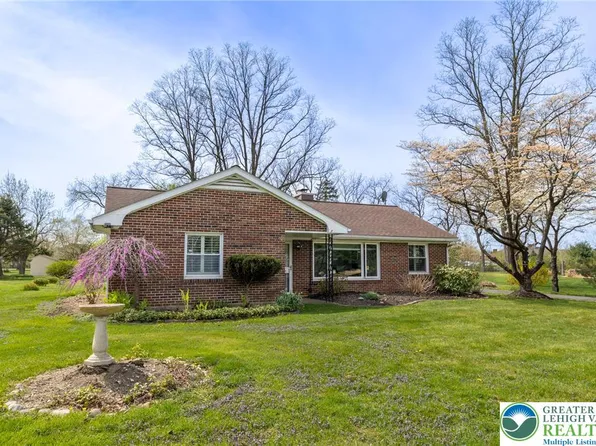 894 Hausman Rd S, Allentown, PA 18104