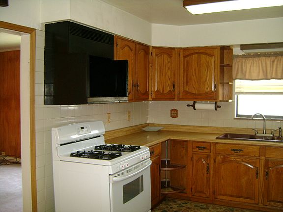 4th image of 106 N Avenue O