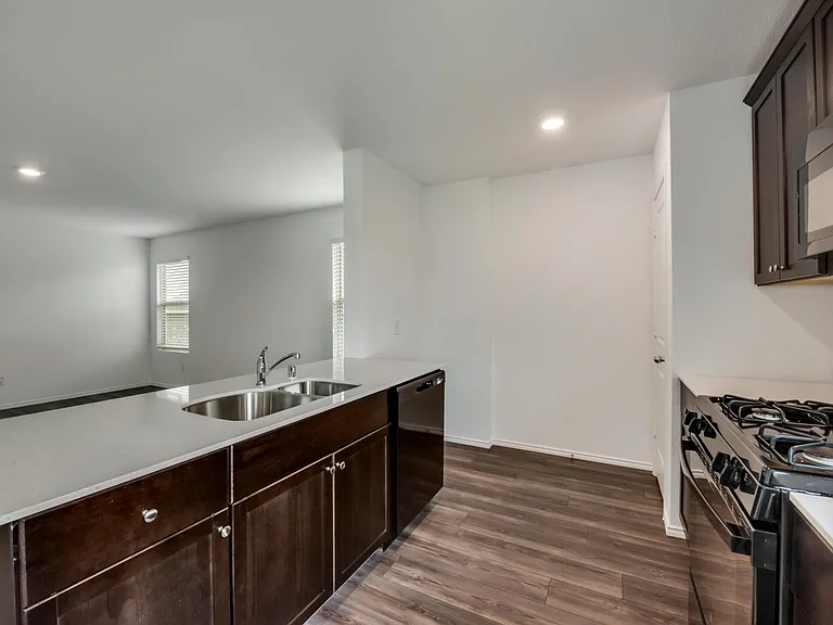 8445 Fawn Creek Dr — Photo 9