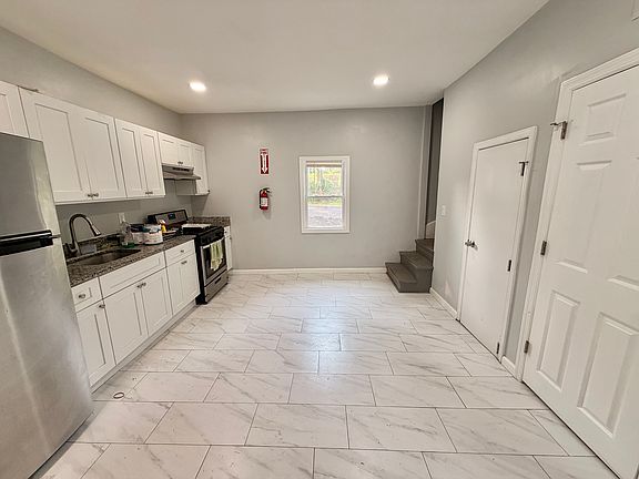 5th image of 403 Mantua Blvd