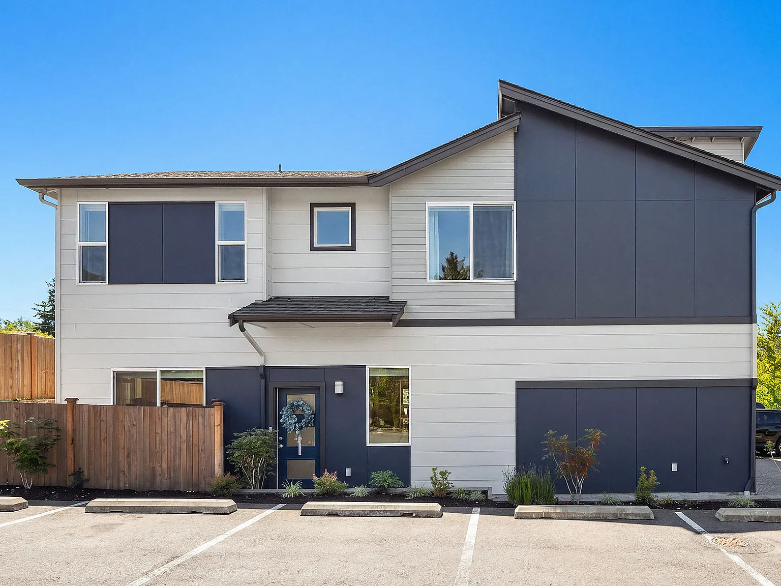3 bed, 1481 sqft, $3,395 — Photo 2