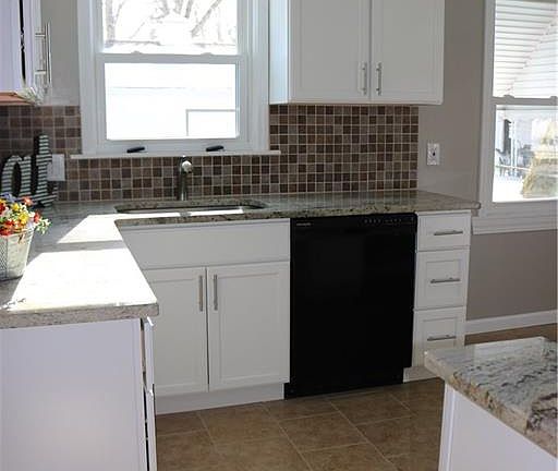 3rd image of 10965 Meadowbrook Dr
