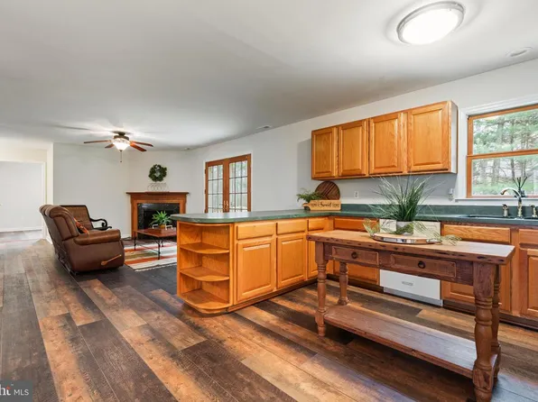 9373 Walden Ln, Marshall, VA 20115