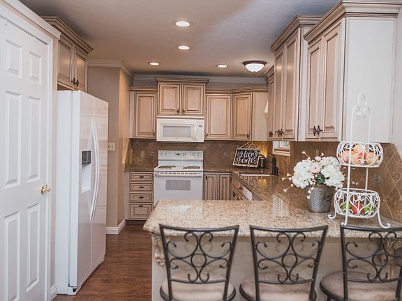 4th image of 2415 Morningstar Ln