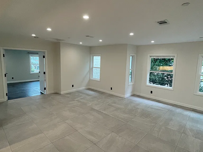 3028 Regent St #B — Photo 35