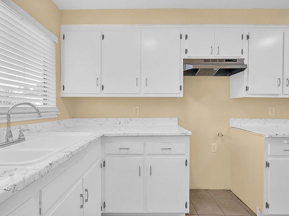 4th image of 411 W Lohart Ave APT 2