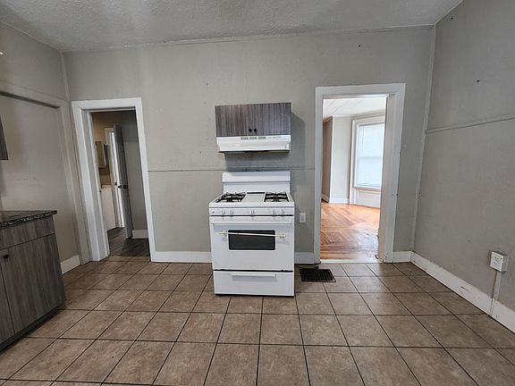 2nd image of 74 William St #1FF