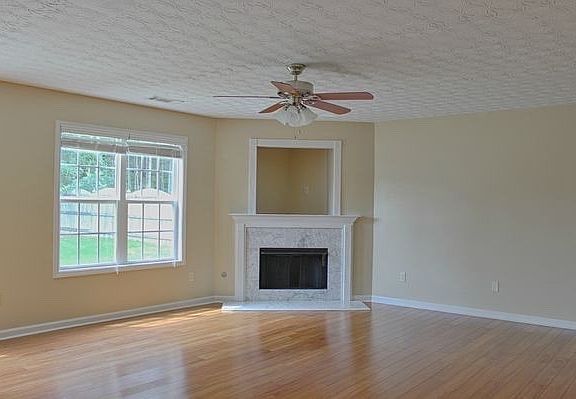 3rd image of 298 Shadowbrooke Cir