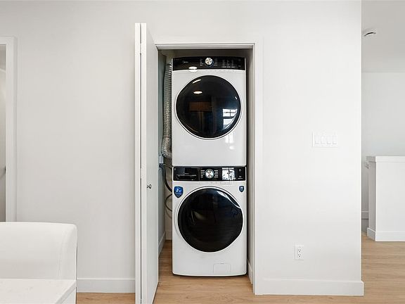 5th image of 4201 Tyndall Ave #5202