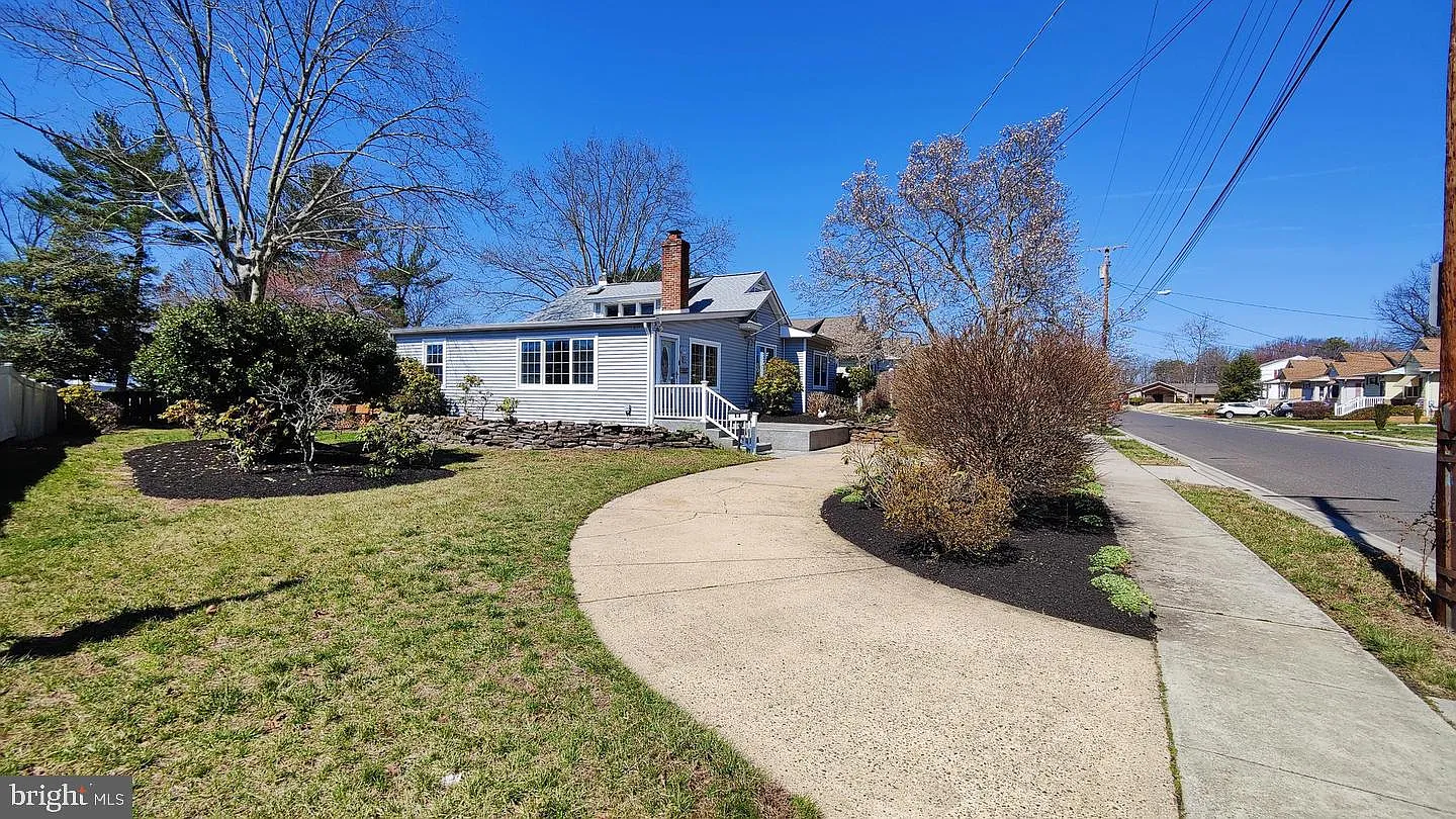 3 bed, 2.0 bath, 1932 sqft, $2,975 — Photo 1