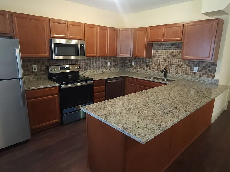 1416 E State St Apartments — Photo 10