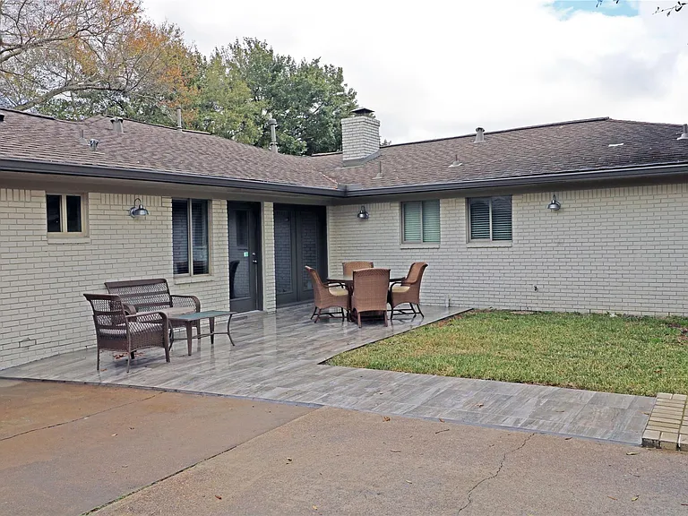 5527 Valkeith Dr — Photo 29