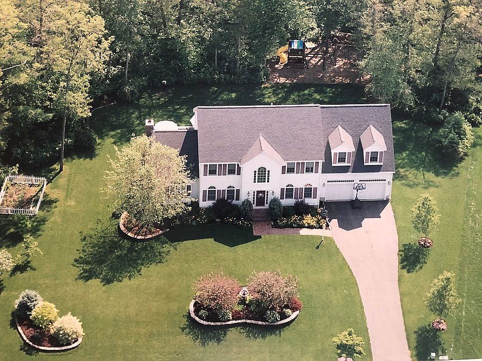 2nd image of 40 Forest Edge Rd