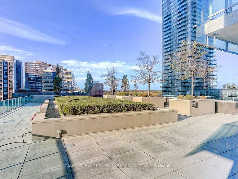 18 Yorkville Ave #704 — Photo 29