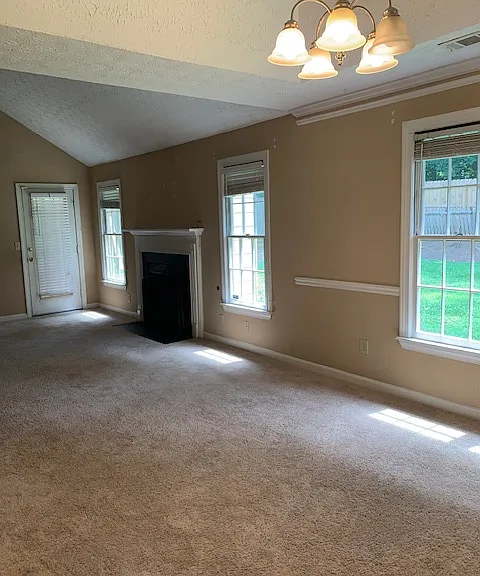 700 Hunters Creek Ln — Photo 3
