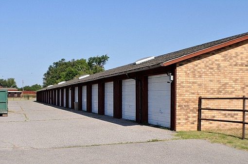 3rd image of 5220 N Us Highway 81