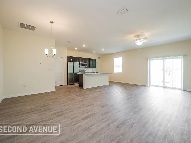 1411 NW 9th Ave — Photo 6