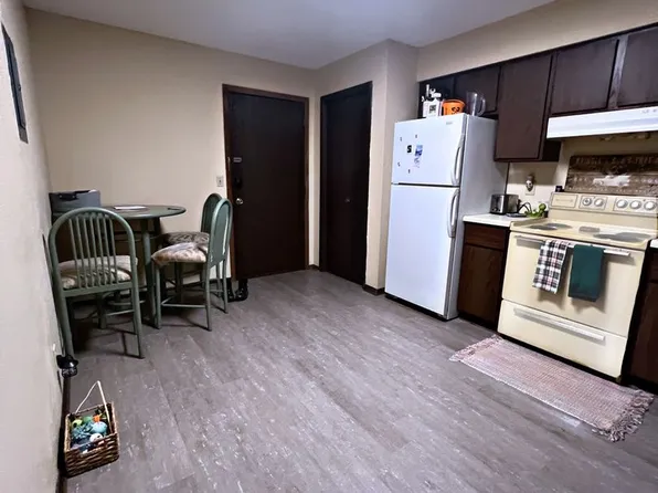 1114 Imperial Circle, 1114 Imperial Cir APT 5, Eau Claire, WI 54701