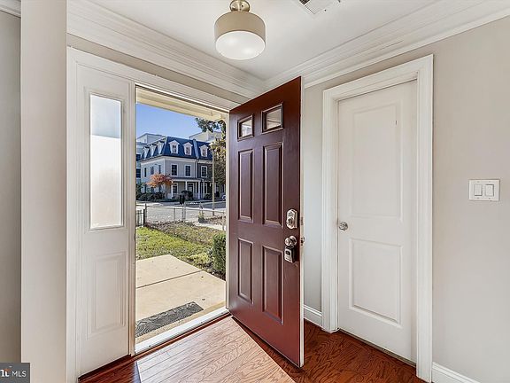 5th image of 913 1st St