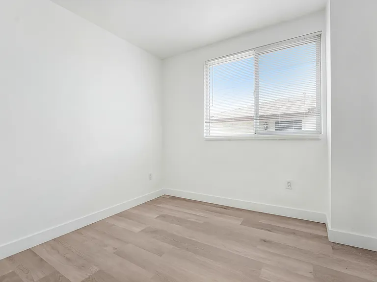 2439 Malabar St — Photo 18