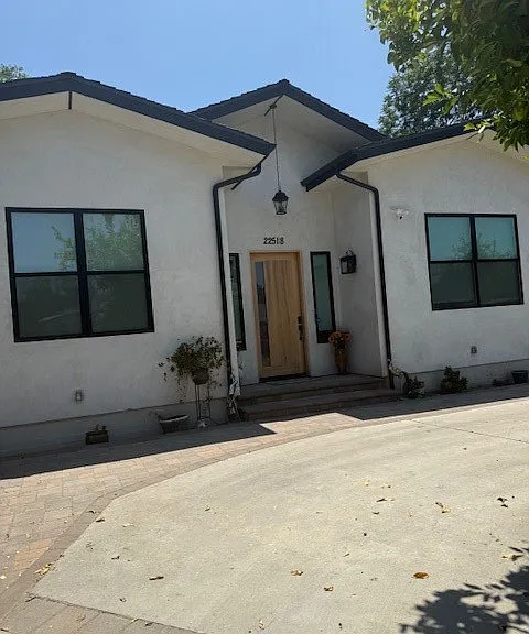 22520 Clarendon St — Photo 2
