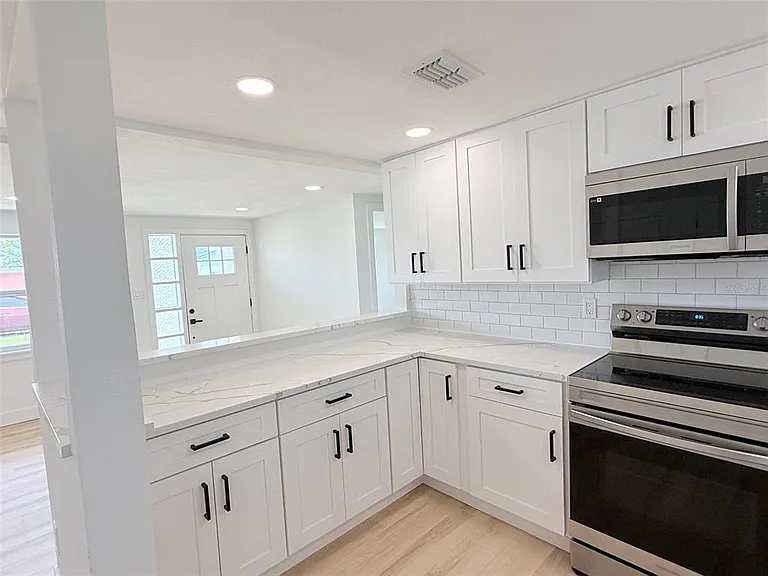 13617 Frances Ave — Photo 8
