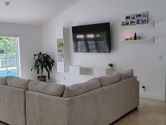 3rd image of 507 Misty Oaks Dr