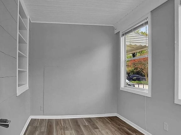 4th image of 109 Washington St APT 2