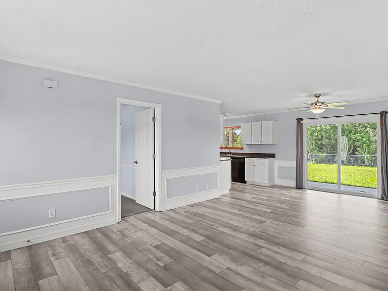 610 NW Billiar Ave — Photo 10