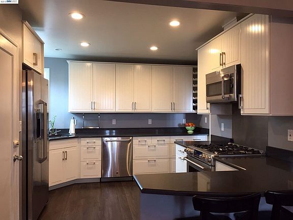 3rd image of 634 Humboldt St