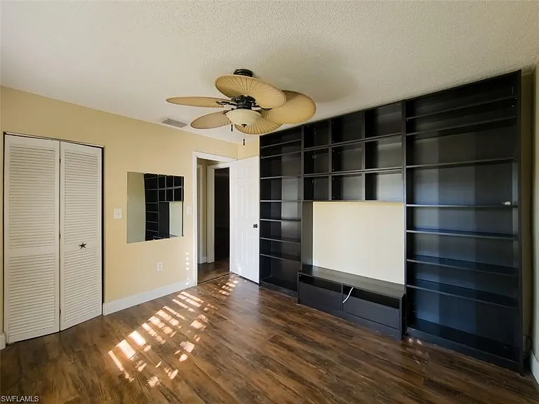 7631 Piping Rock Ct — Photo 10