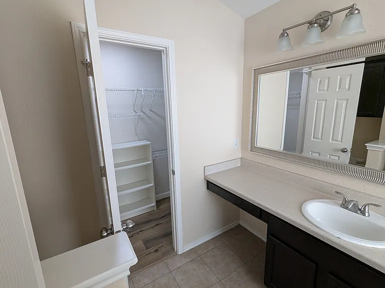 313 Tudor House Rd — Photo 8