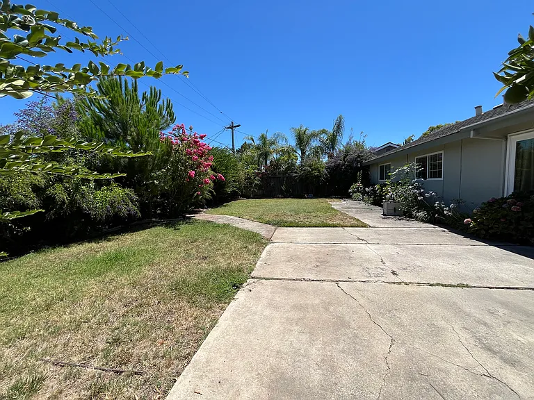 5564 Yale Dr — Photo 21