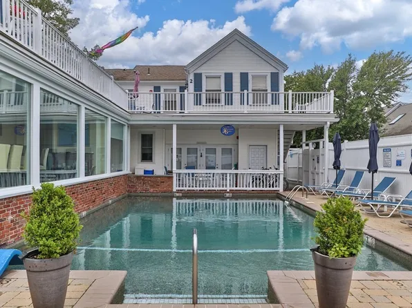 15 Cottage St #6, Provincetown, MA 02657