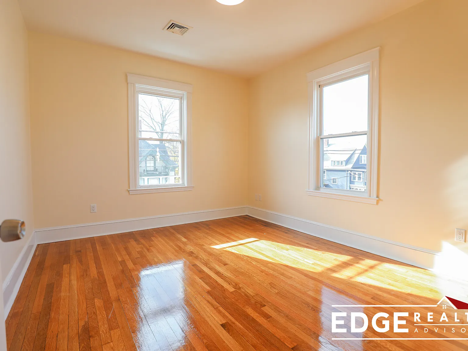 3 bed, 2.0 bath, $3,800 — Photo 4