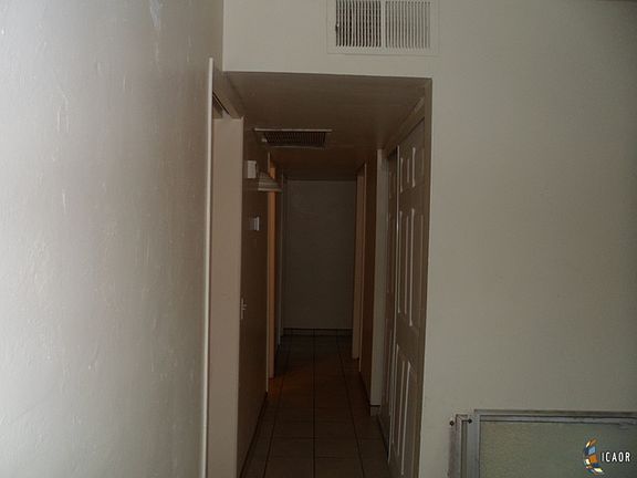4th image of 513 W Olive Ave